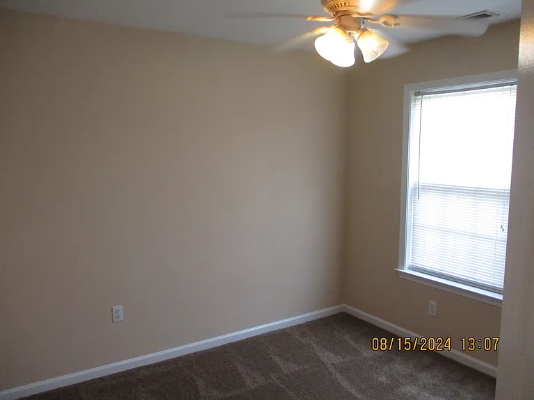 502 Leesburg Dr — Photo 12