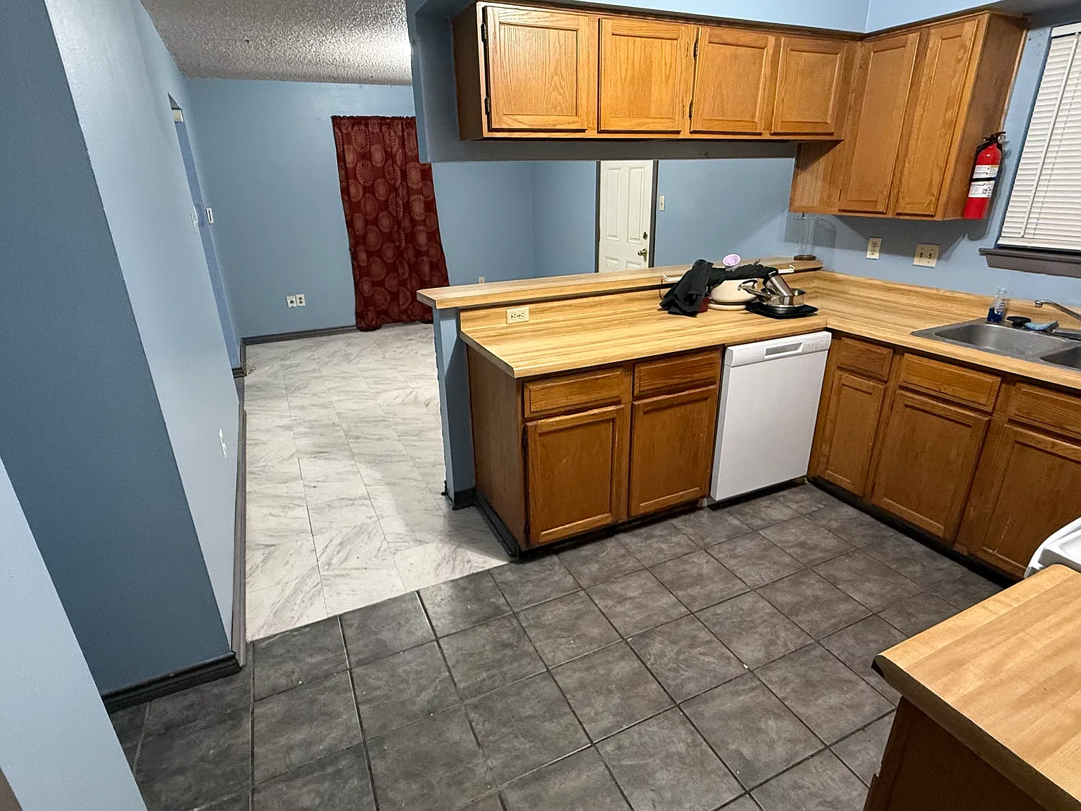 3 bed, 2.5 bath, 1380 sqft, $1,700 — Photo 2