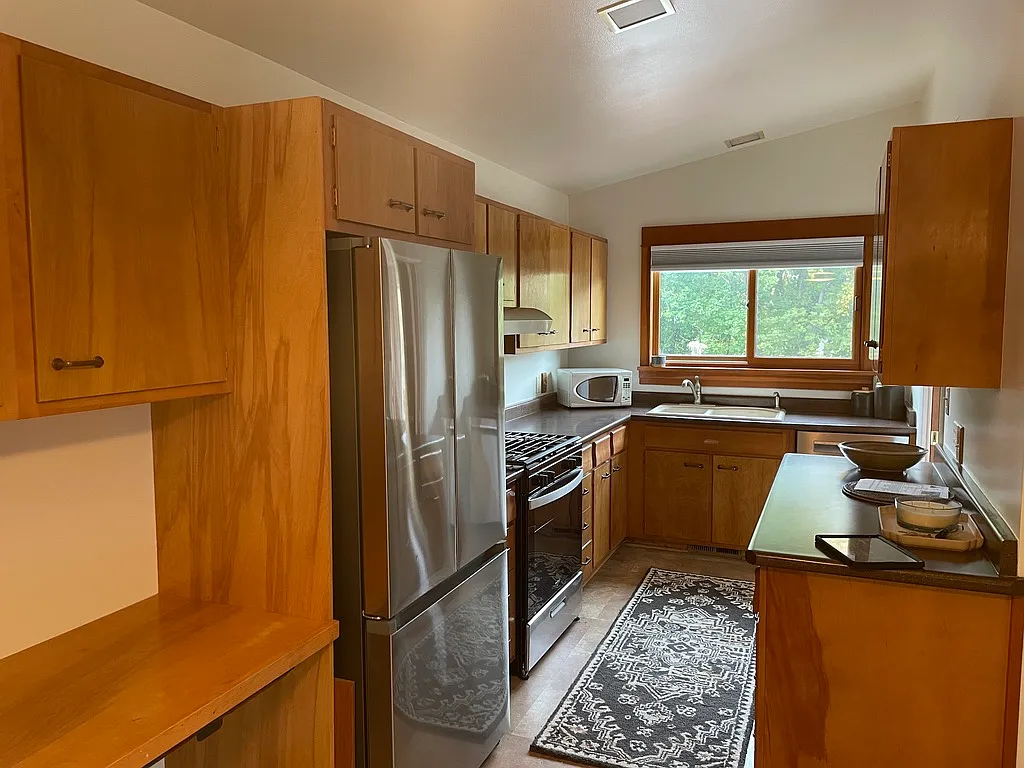 1019 Riverview Dr — Photo 4