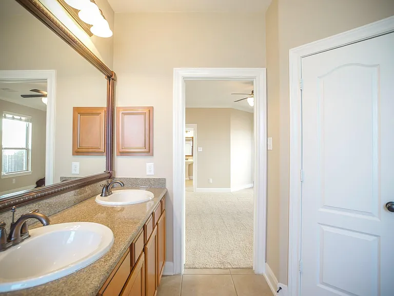 2 Hadlock Pl — Photo 33