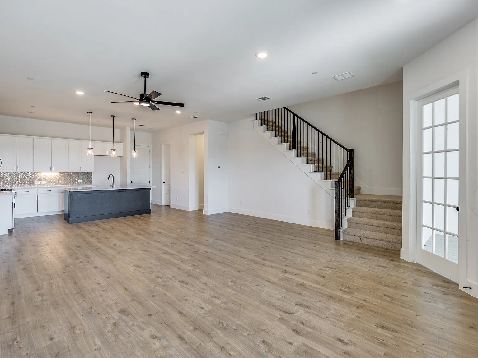 3 bed, 2.5 bath, 1970 sqft, $2,700 — Photo 2