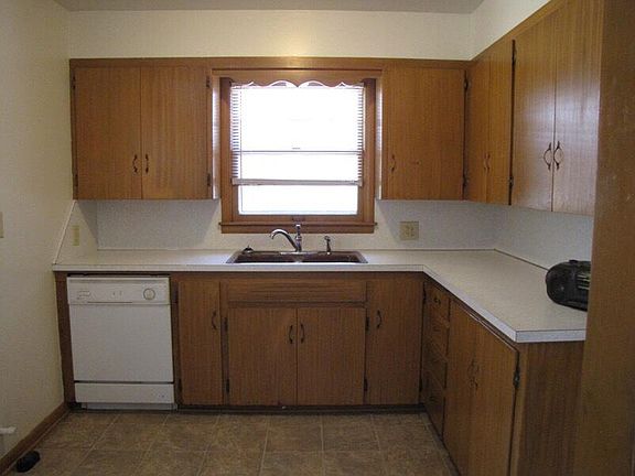 5th image of 1800 Hudson Dr