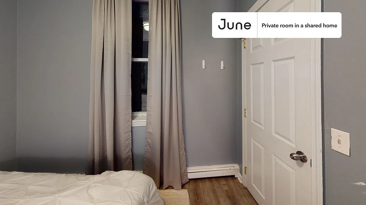 Full bedroom in 3 bed/1 bath home in North End #472 C — Photo 3