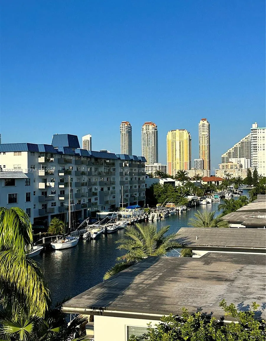 Bayview Point South Condo — Photo 3