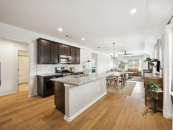 4th image of 1617 Park Promenade Pl