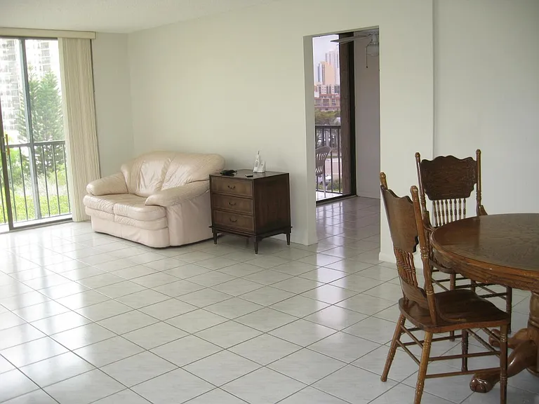 17500 N Bay Rd #S508 — Photo 6