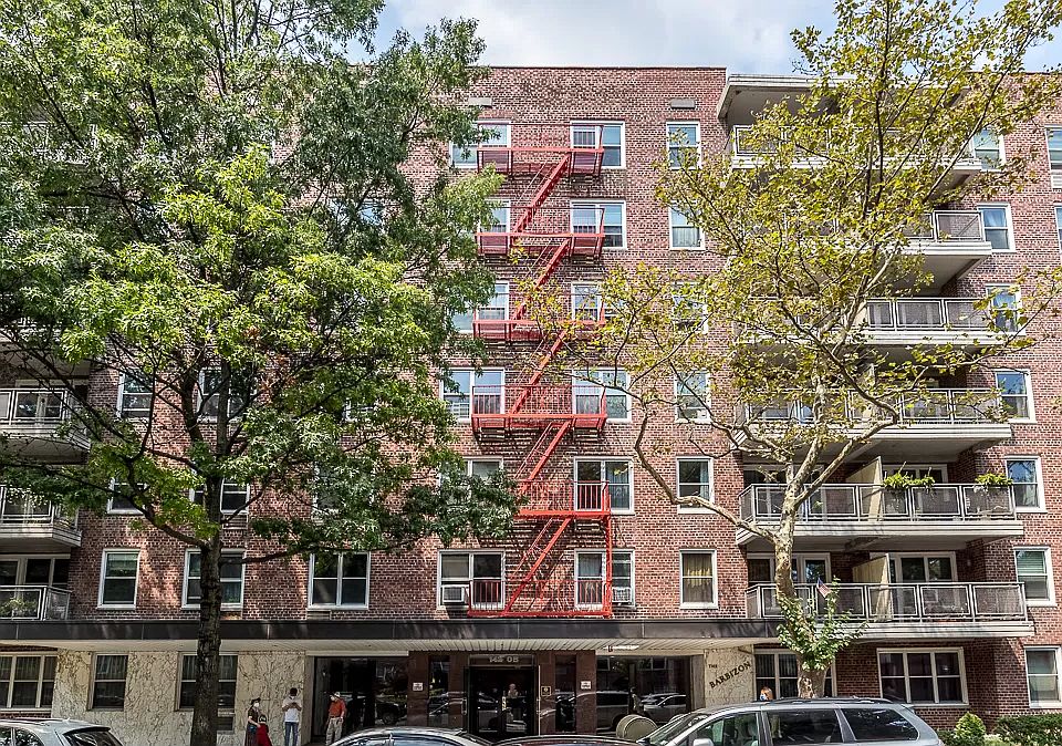 1st image of 142-05 Roosevelt Ave #520