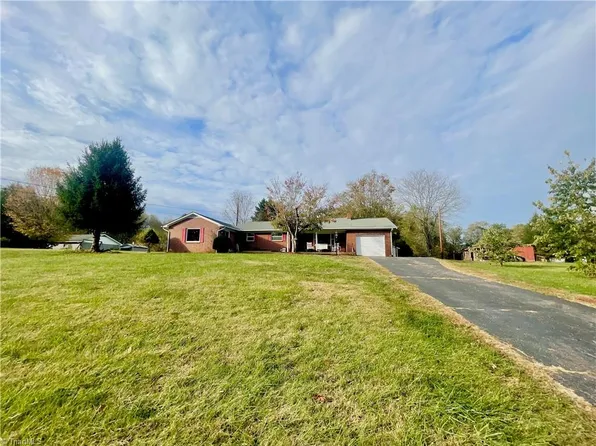 1079 Suncrest Orchard Rd, North Wilkesboro, NC 28659