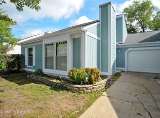 2000 Apache Trl, Round Lake Beach, IL 60073
