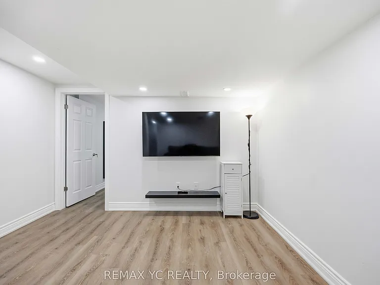 140 Laramie Cres #BASEMENT — Photo 6