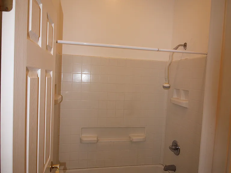 914 E Hedrick Dr — Photo 16