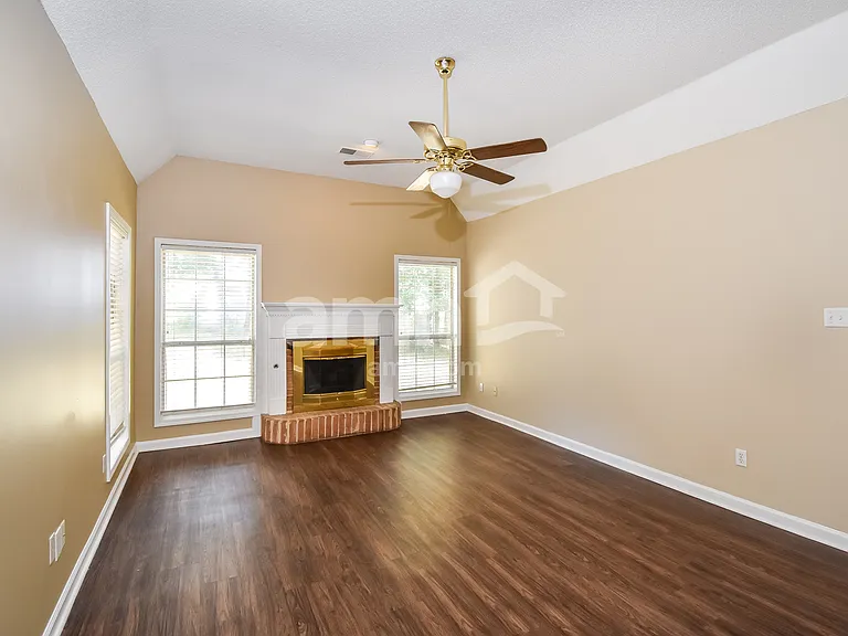 4514 Huron Rd — Photo 4