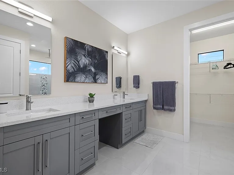 1137 SW 18th Ct — Photo 13