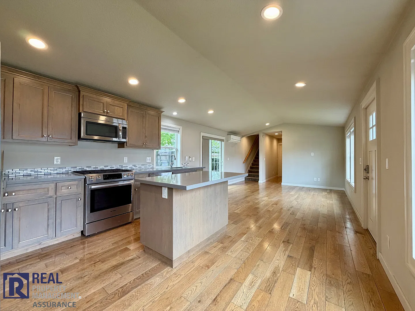 Spacious & Modern 3BR/2BA Home in Quiet Hillsboro Neighborhood — Photo 2