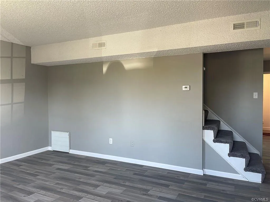 3 bed, 1.5 bath, 1100 sqft, $1,800 — Photo 2