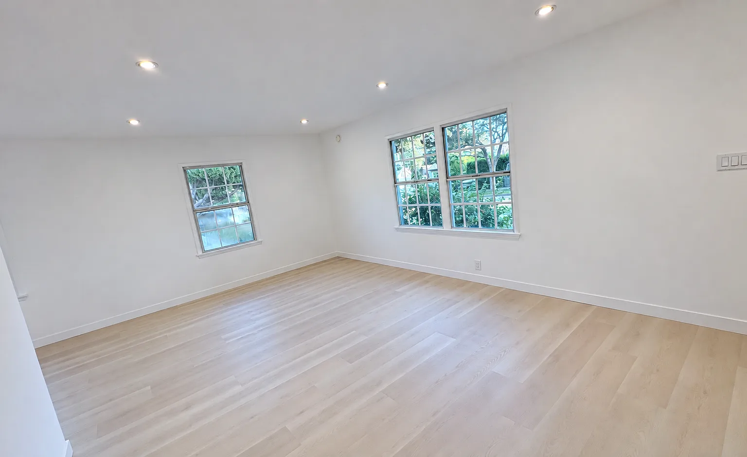 2 bed, 918 sqft, $4,800 — Photo 3