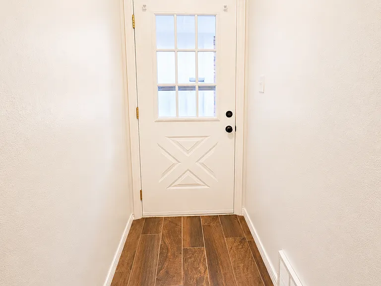 1216 Sunvalley Dr — Photo 15