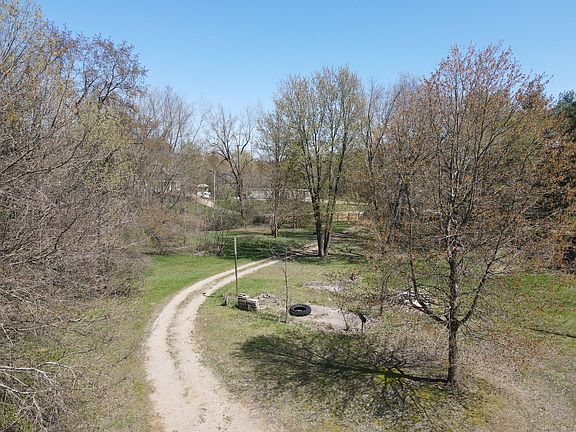 3rd image of 3316 Pleasant Dr