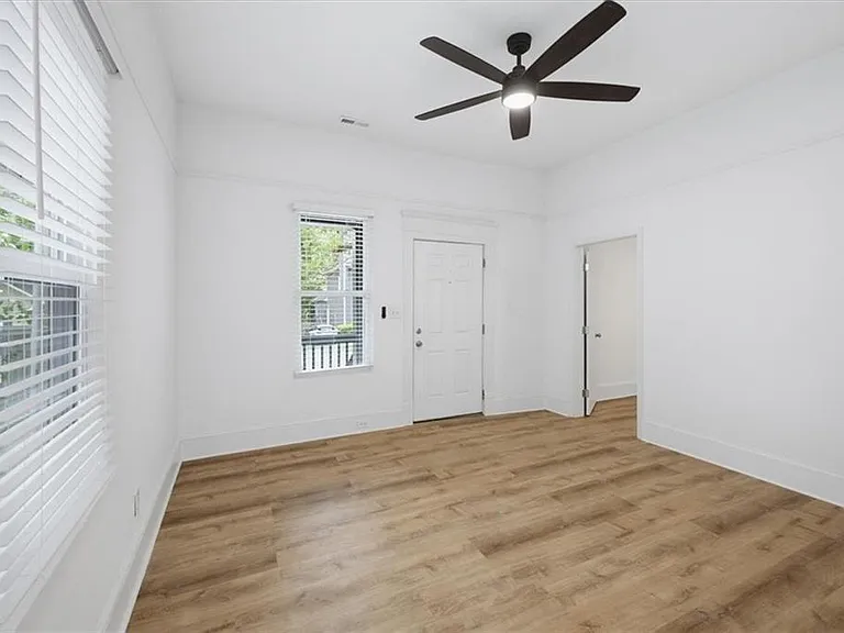 498 Connally St SE — Photo 5