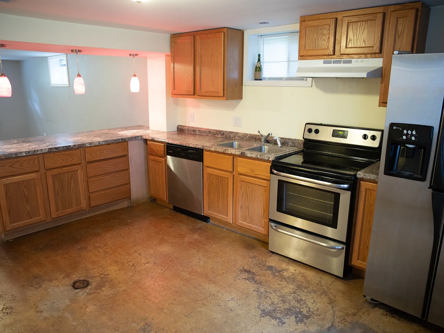 3 bed, $1,100 — Photo 2
