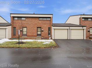 2052 Roman Ct, Warren, MI 48092