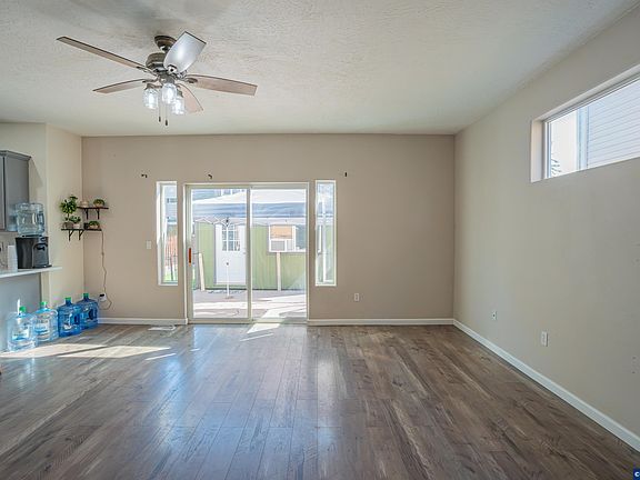 5th image of 671 Jasmine Cir