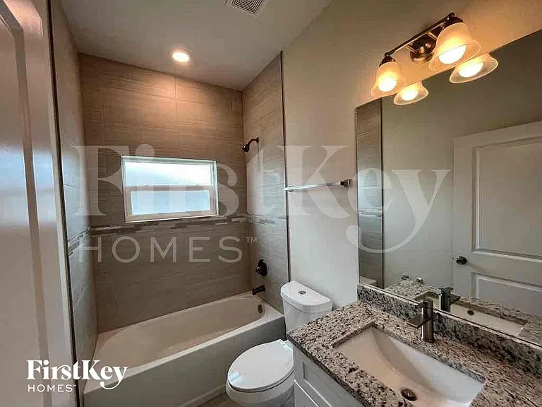 633 NW 28th St — Photo 10