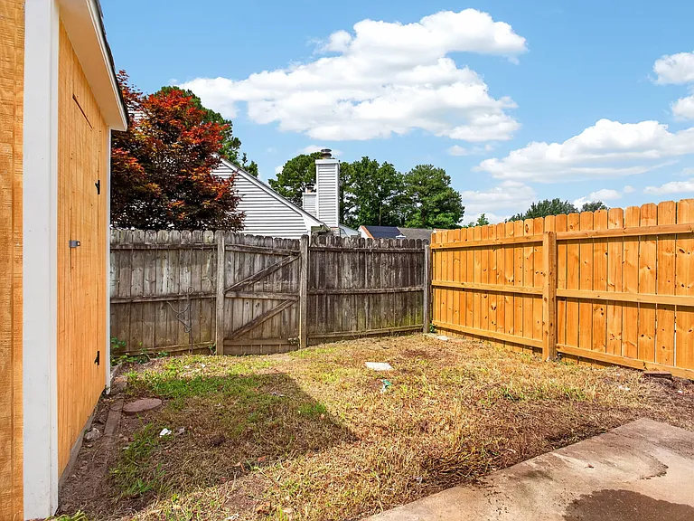 506 Biltmore Dr — Photo 22