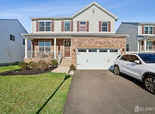 52 Hibiscus Ct, Old Bridge, NJ 08857