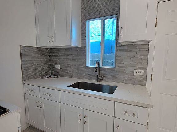 4th image of 2250 Duane St #1/4