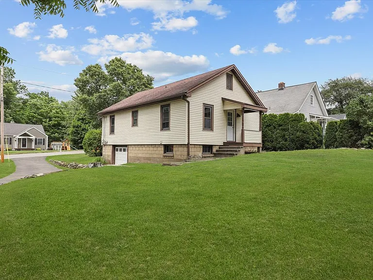 37 Yates Ave — Photo 2