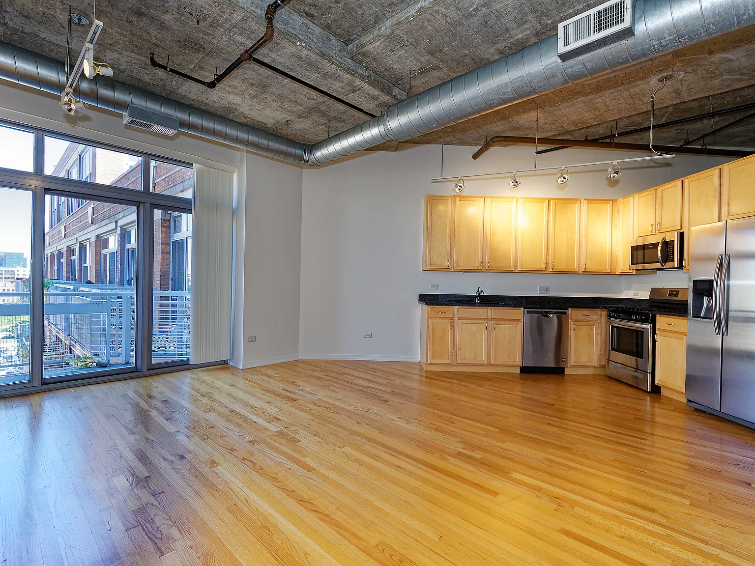 933 W Van Buren St — Photo 1