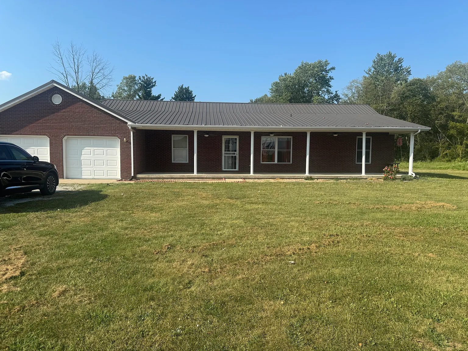 Airport Road House — Photo 1