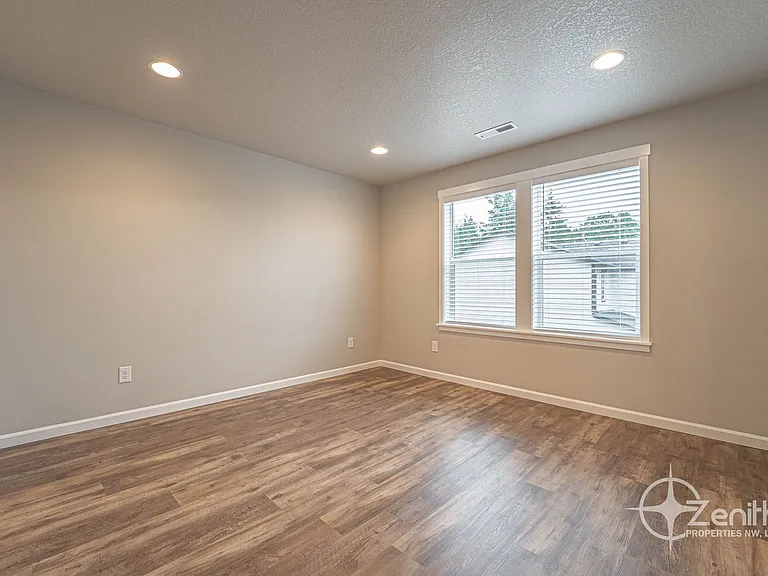 14425 NE 22nd Ave — Photo 18