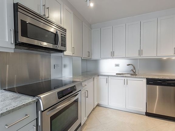5th image of 210 W 70th St APT 1206