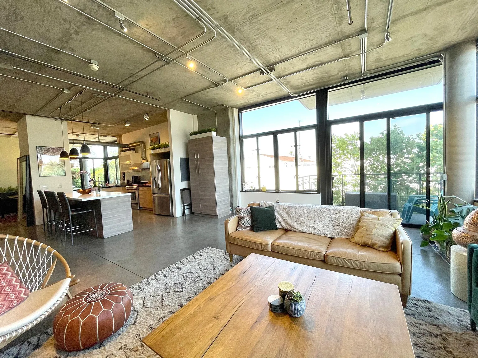 835 Locust Ave — Photo 3