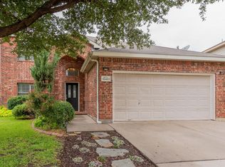 10481 Evening View Dr, Fort Worth, TX 76131