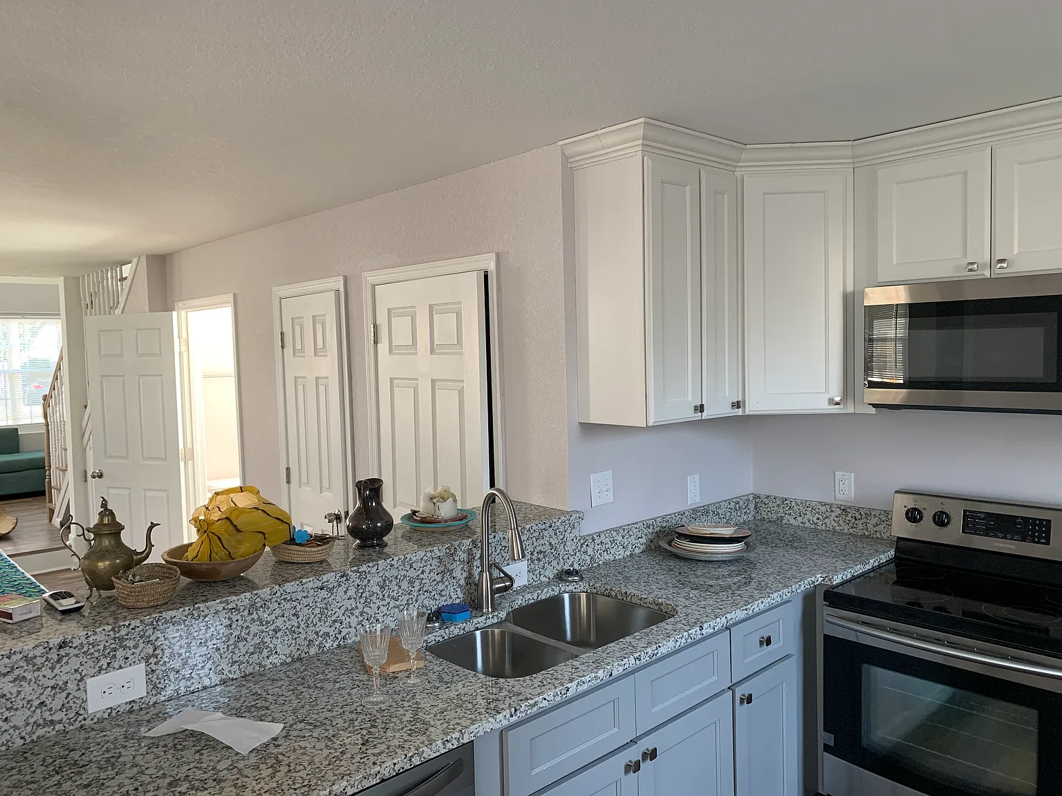 1 bed, 1600 sqft, $2,200 — Photo 4