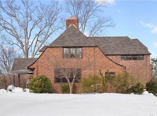 11 Davis Rd, Port Washington, NY 11050