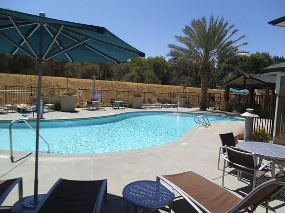 Pool / BBQ / Gym area (HOA)