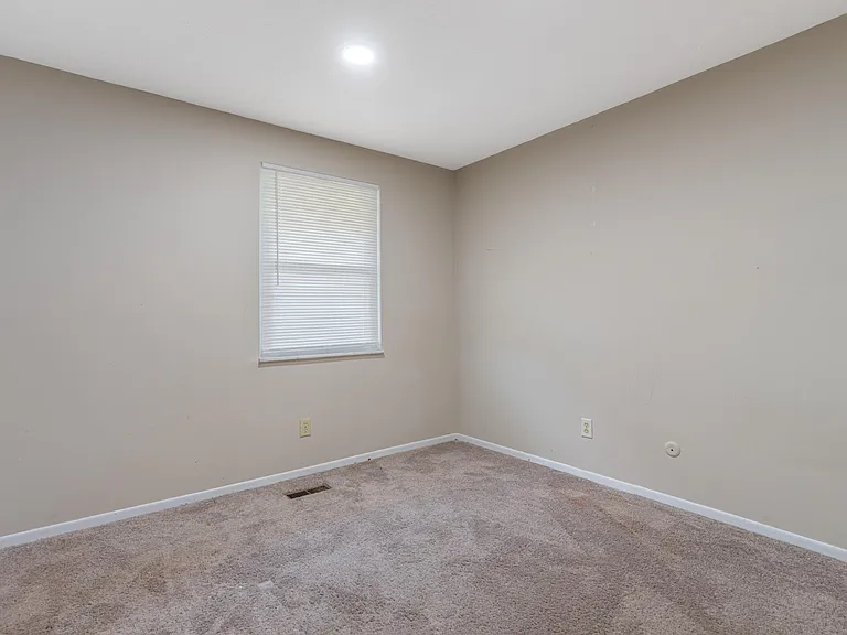 8717 Meadowcreek Dr — Photo 17