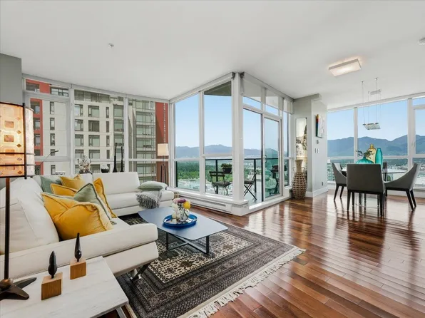 1189 Melville St #3301, Vancouver, BC V6E 4T8