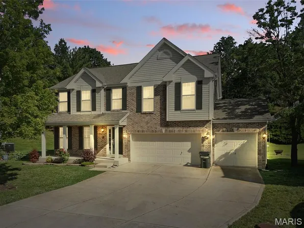 5886 Birchmont Place Dr, Saint Louis, MO 63129