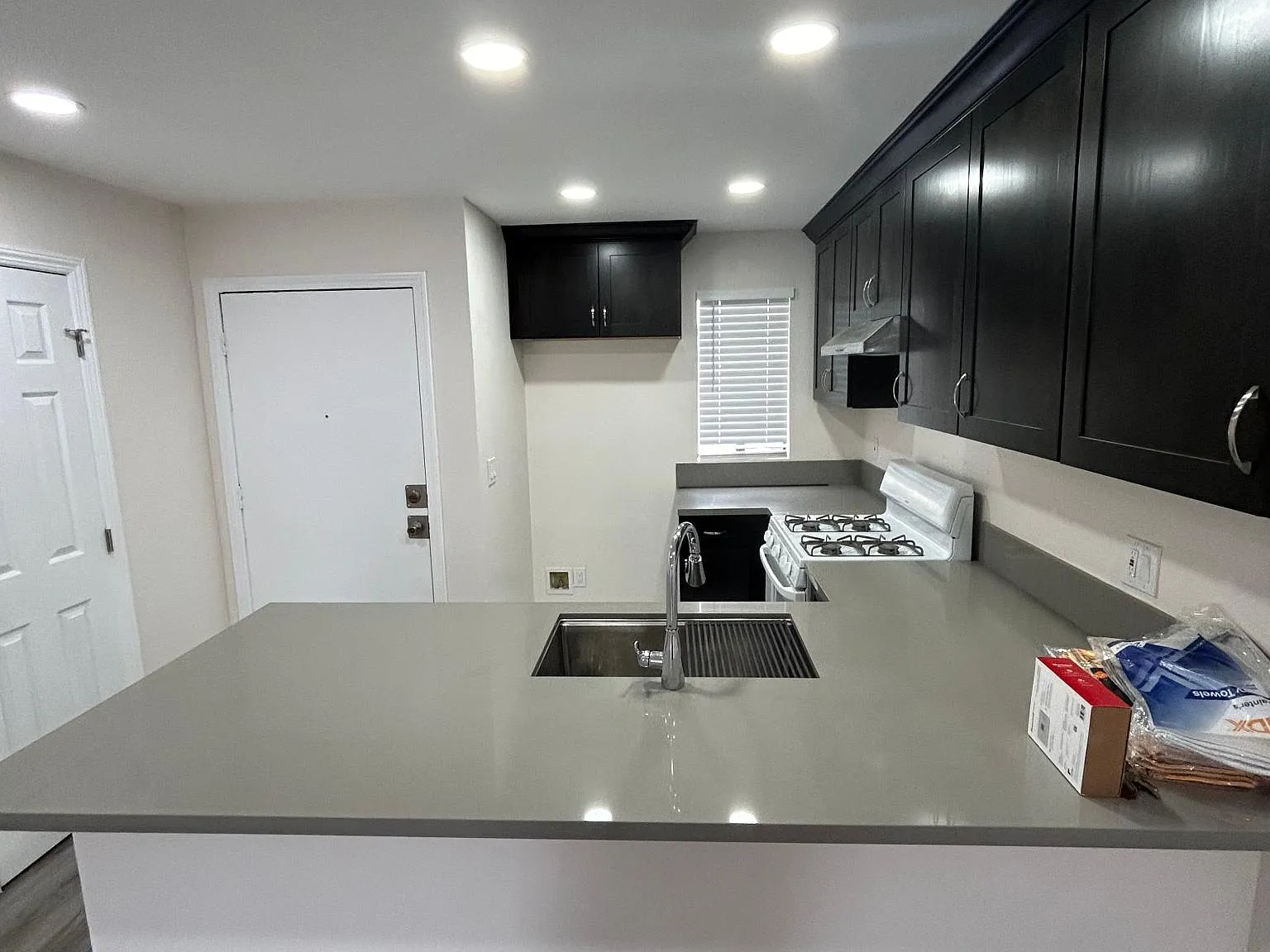 3 bed, 2.5 bath, 1500 sqft, $3,699 — Photo 2