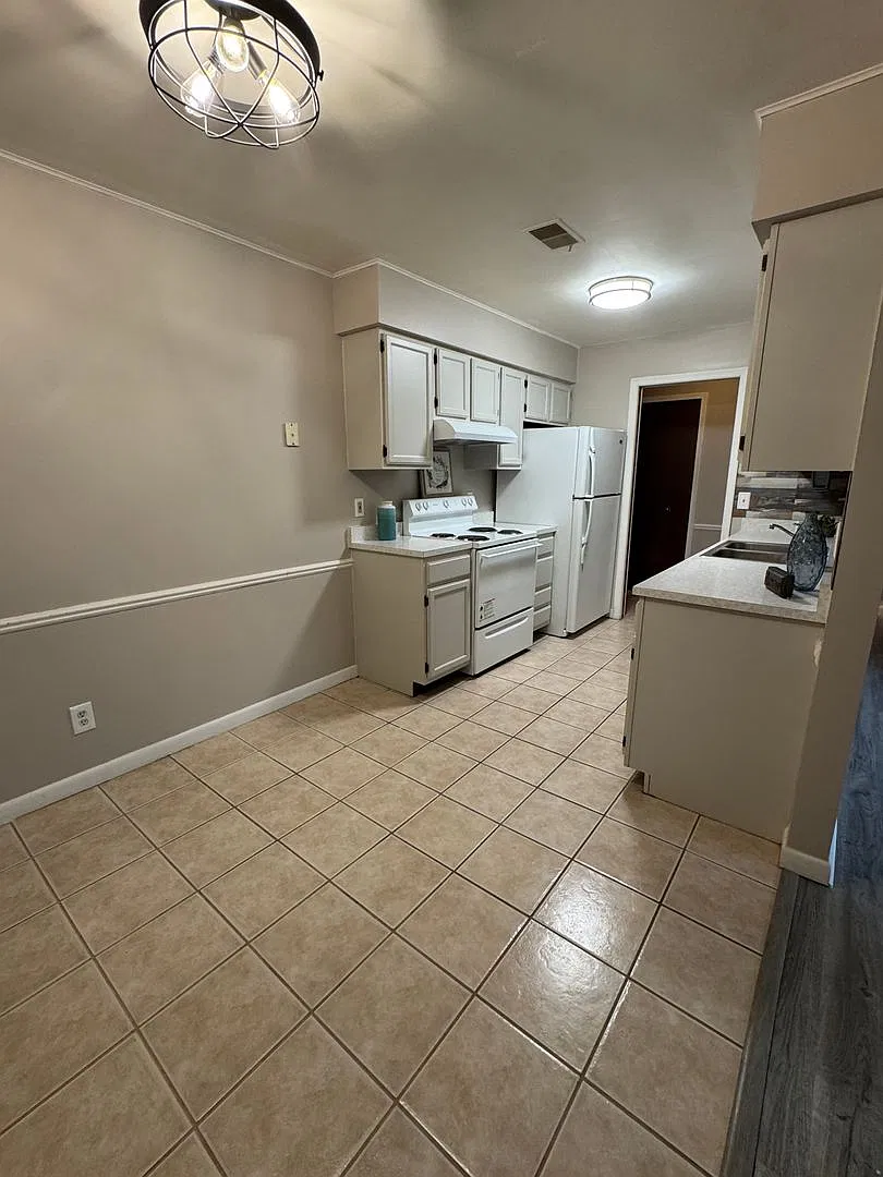 Perfect condo living with great amenities — Photo 3