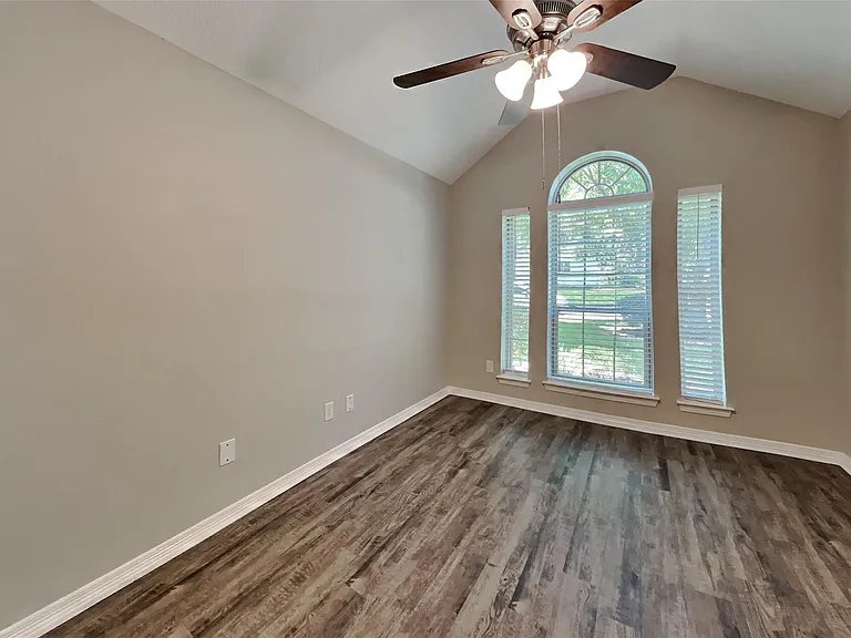 8227 Sports Haven Dr — Photo 18