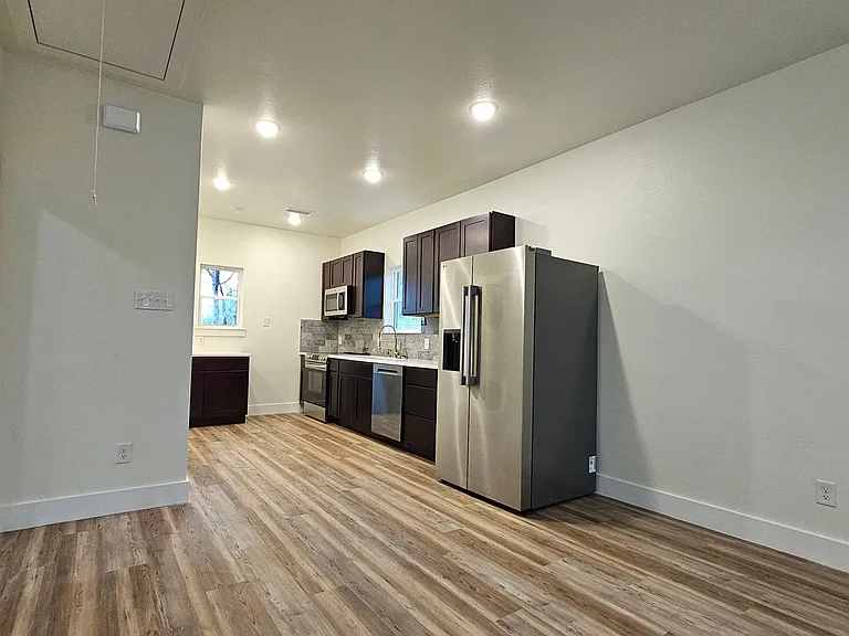 1700 Kendolph Dr — Photo 5