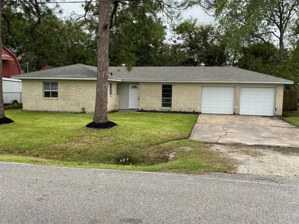 1220 Fair Dr, Angleton, TX 77515