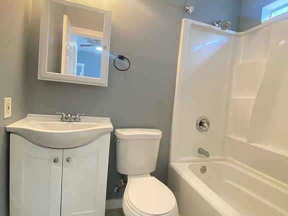 5th image of 637 Linden Ave #1/2