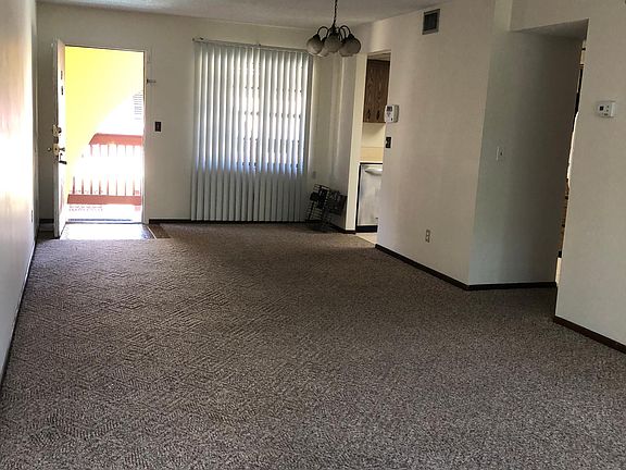 3rd image of 216 Glenview Blvd